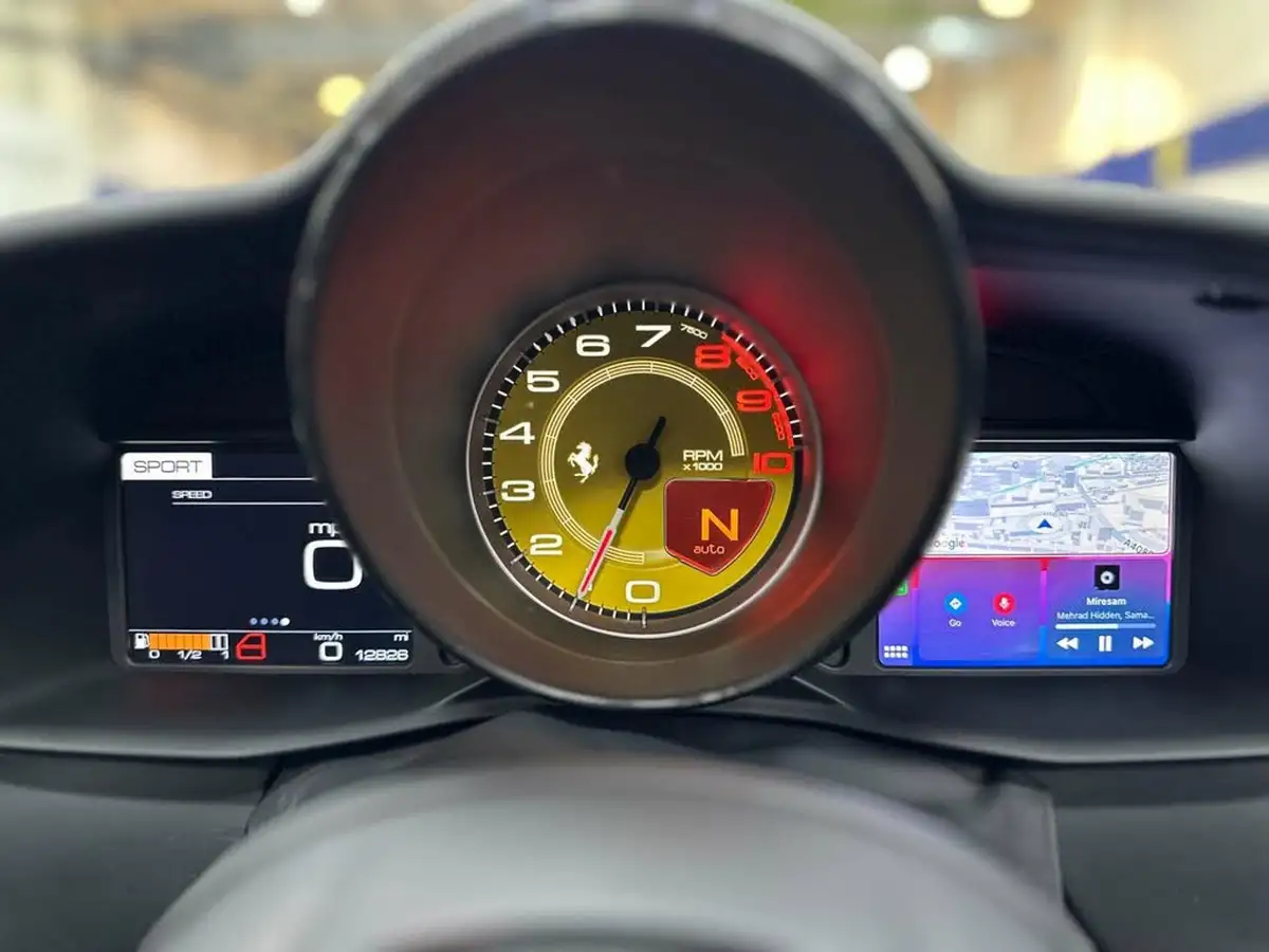 2018-ferrari-488-39-488-spider-big-39