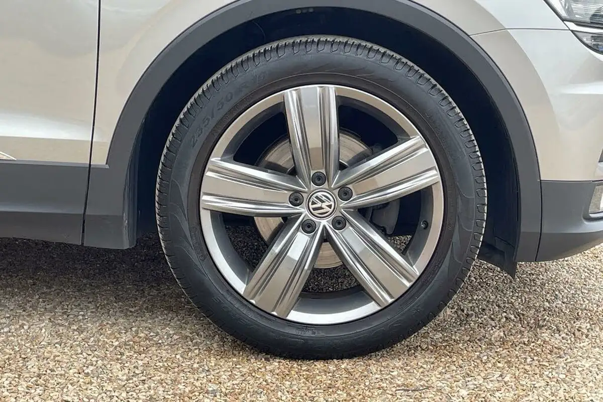 2019-volkswagen-tiguan-15-tsi-sel-big-12