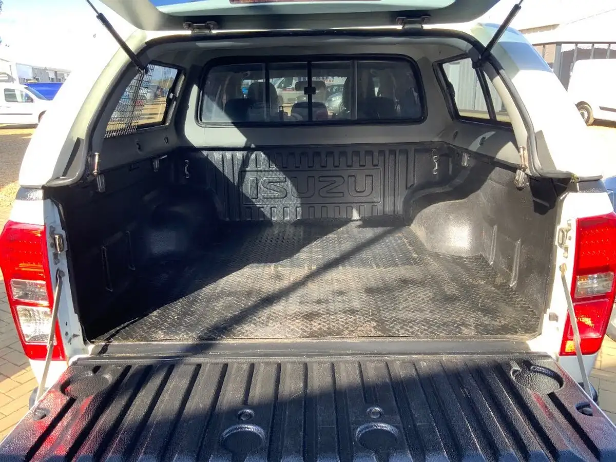 2013-isuzu-d-max-25td-yukon-big-20