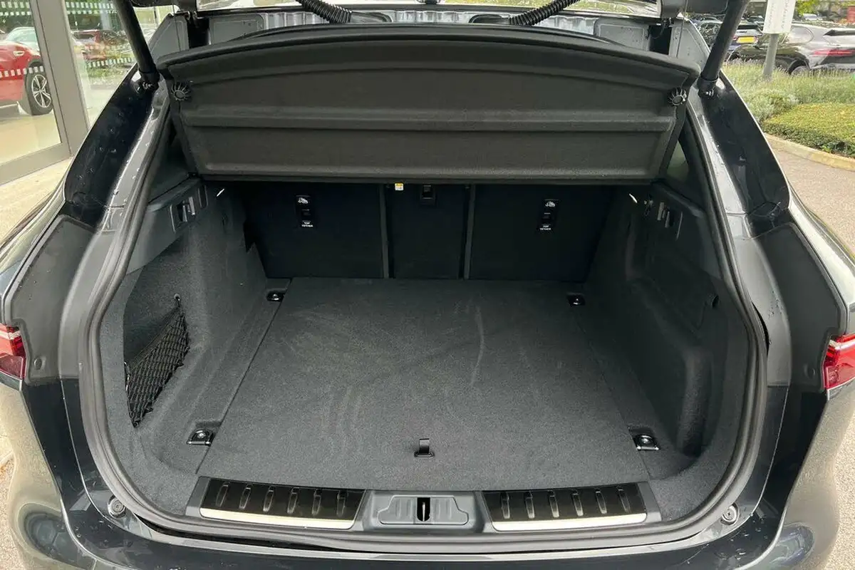 2024-jaguar-f-pace-20-d200-r-dynamic-hse-black-big-24