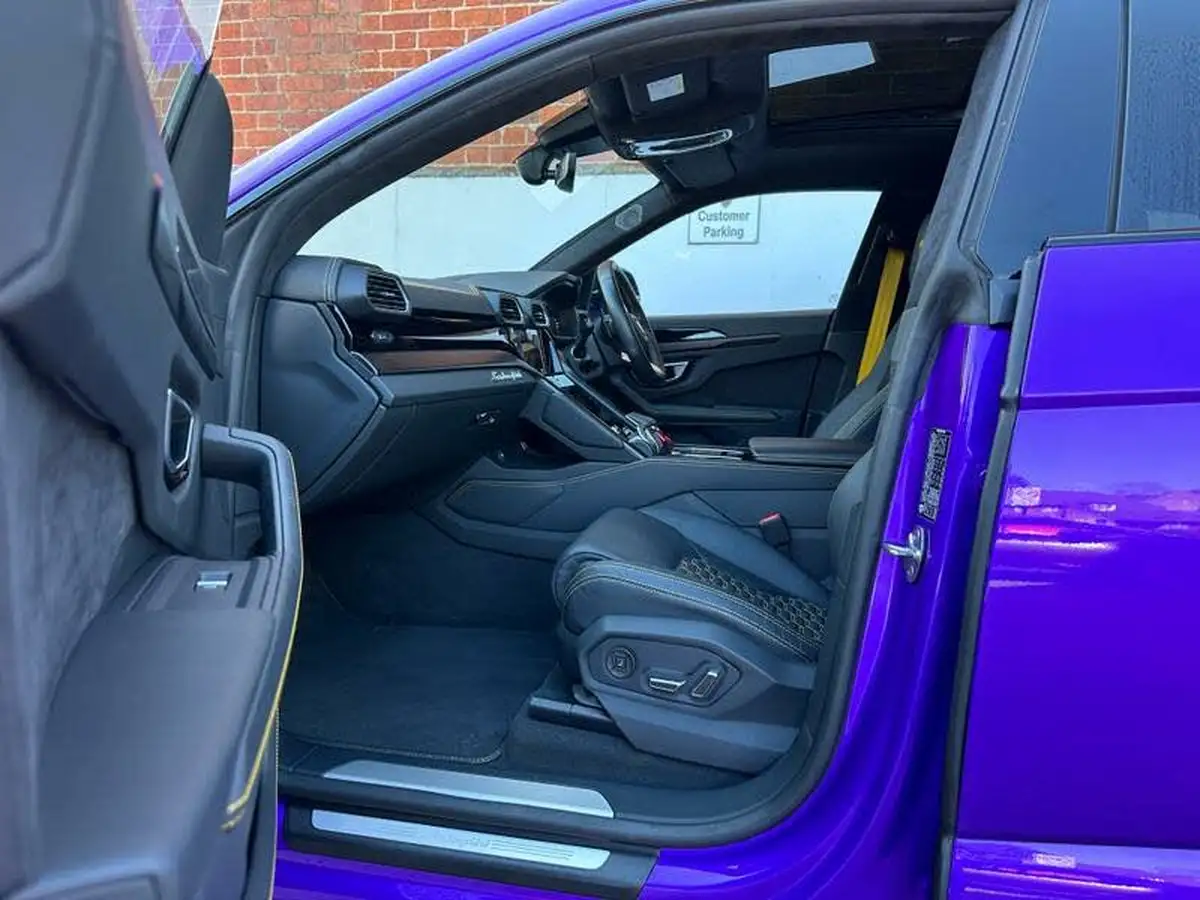 2022-lamborghini-urus-40-no-trim-big-5