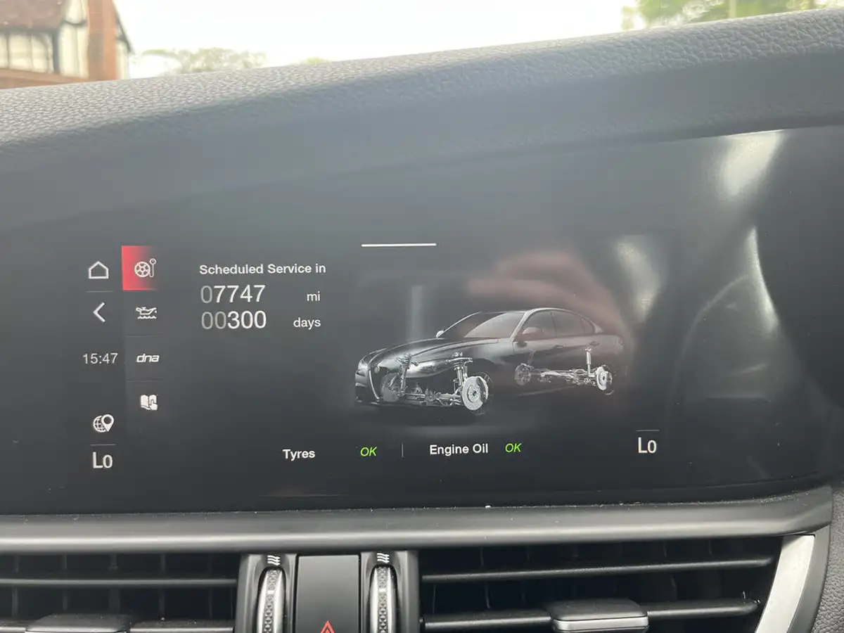 2022-alfa-romeo-giulia-20-veloce-big-39