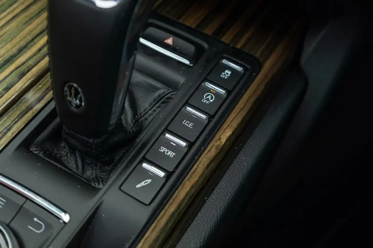 2020-maserati-ghibli-30td-gransport-big-46