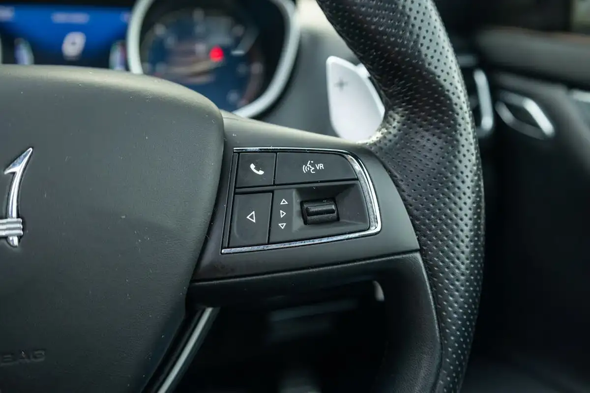 2020-maserati-ghibli-30td-gransport-big-22