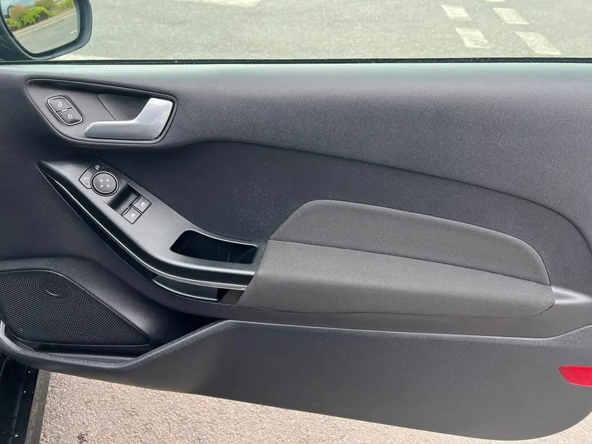2022-ford-fiesta-big-34