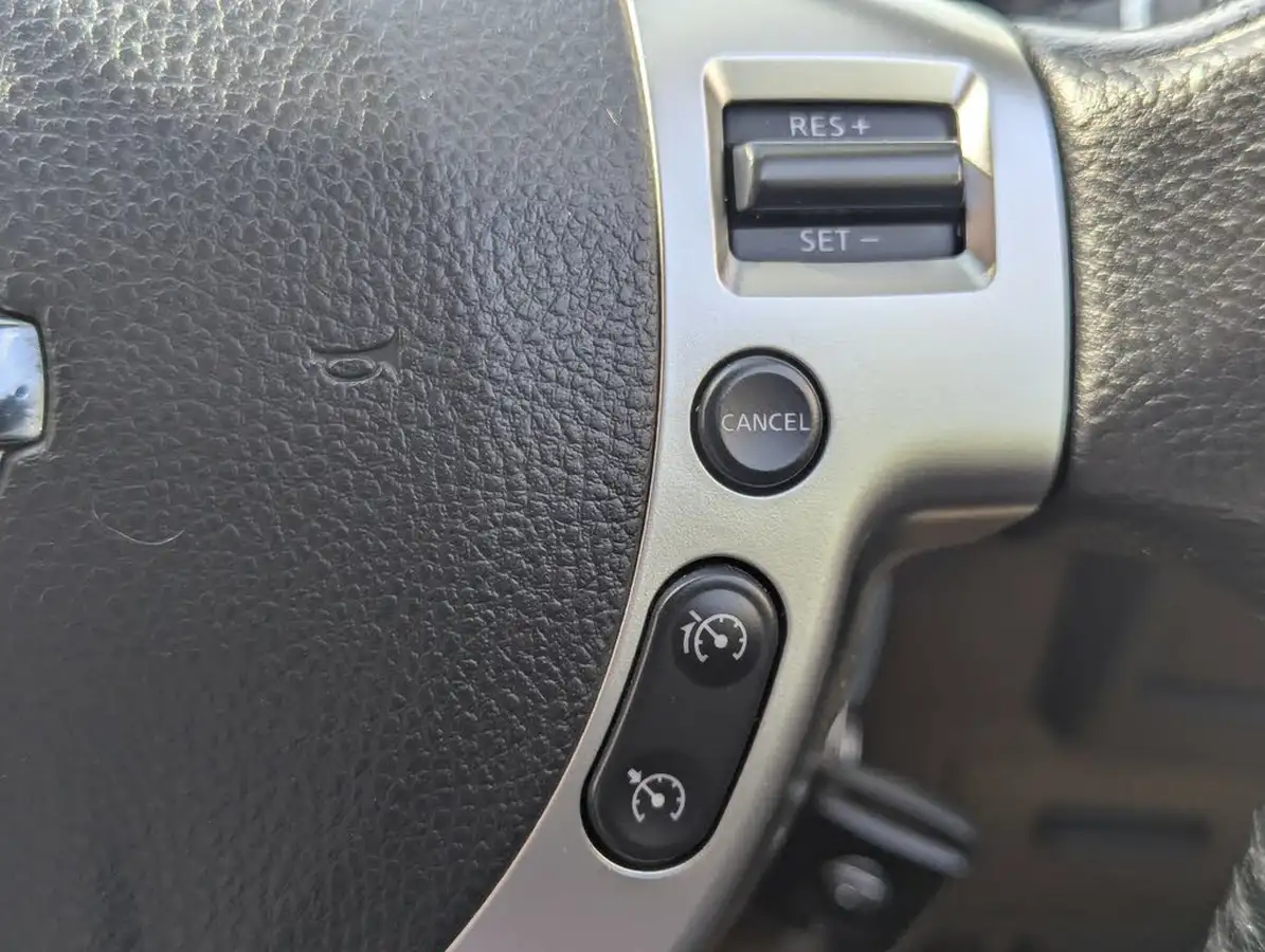 2013-nissan-qashqai-16-acenta-big-15