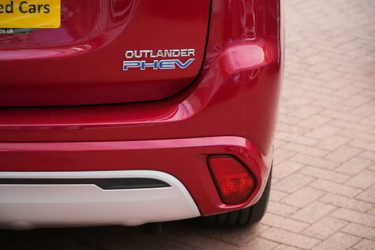 2021-mitsubishi-outlander-24-dynamic-phev-big-61
