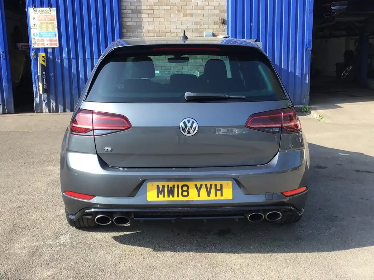 2018-volkswagen-golf-20-tsi-r-hatchback-5d-big-4