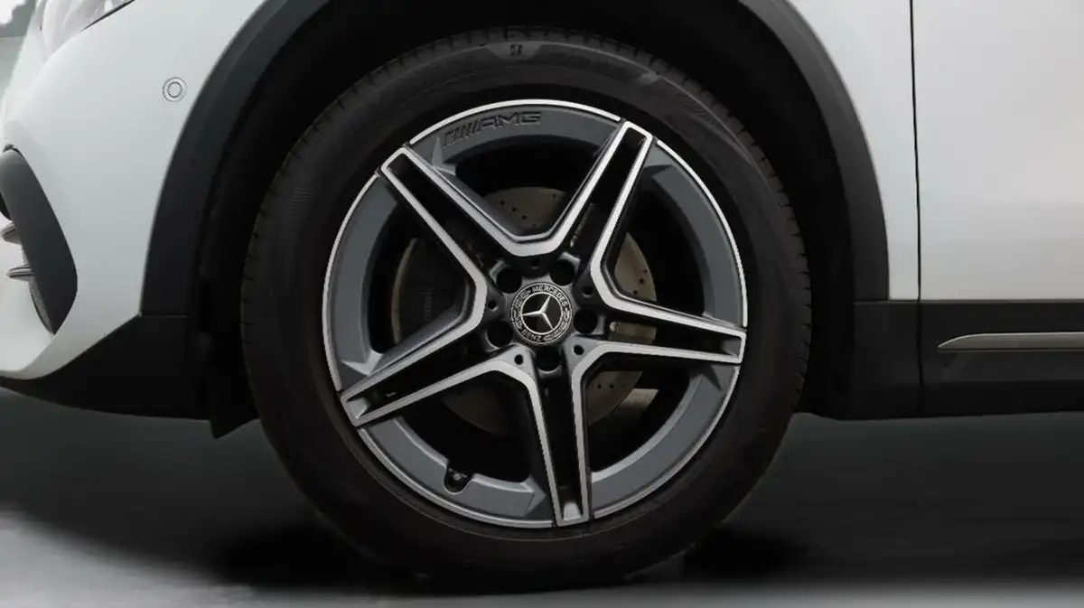 2022-mercedes-benz-gla-class-13-gla-180-amg-line-premium-big-18