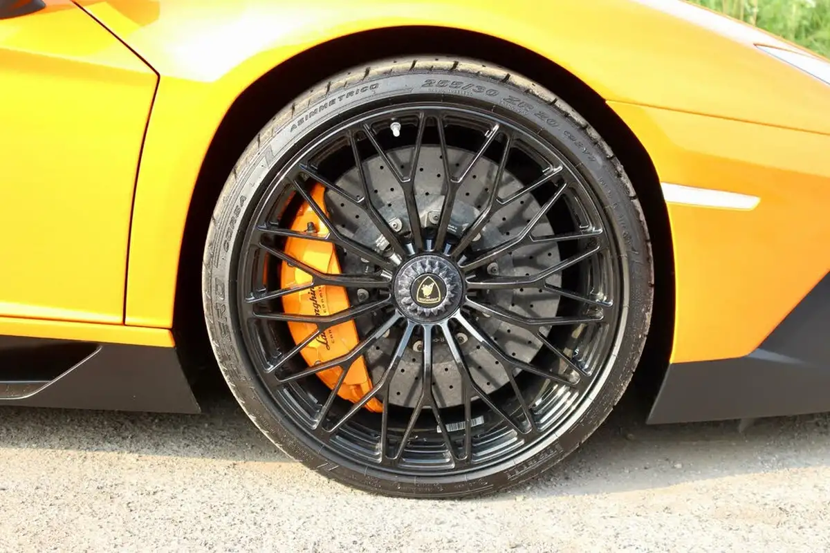 2016-lamborghini-aventador-65-lp-750-4-superveloce-coupe-big-56