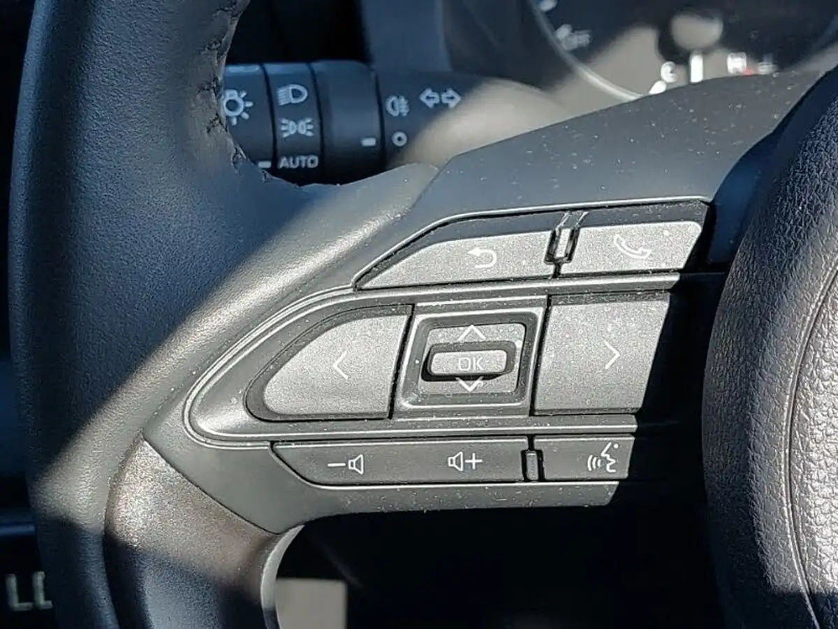 2024-mazda-mazda2-15-centre-line-big-13