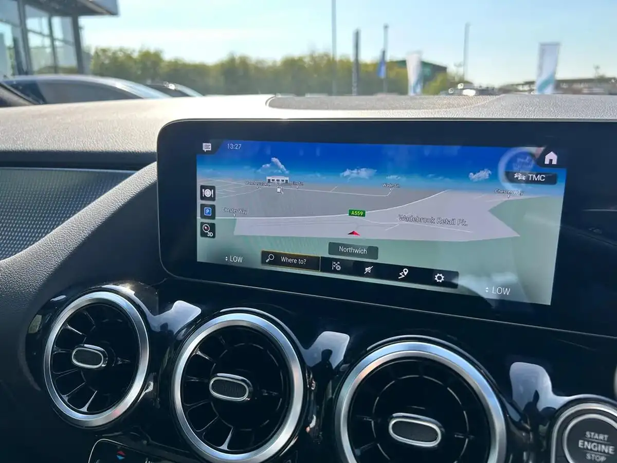 2021-mercedes-benz-gla-class-20d-gla-200d-sport-executive-big-24