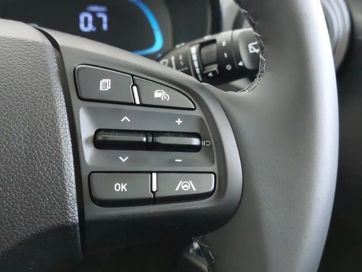 2025-hyundai-i10-12-advance-79ps-auto-big-14
