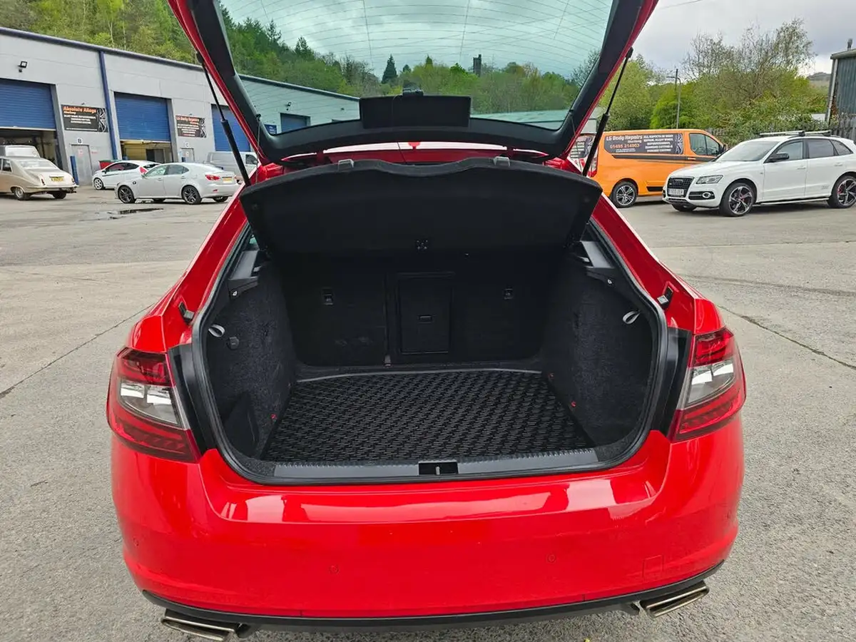 2019-skoda-octavia-20-tsi-vrs-hatchback-dsg-big-8