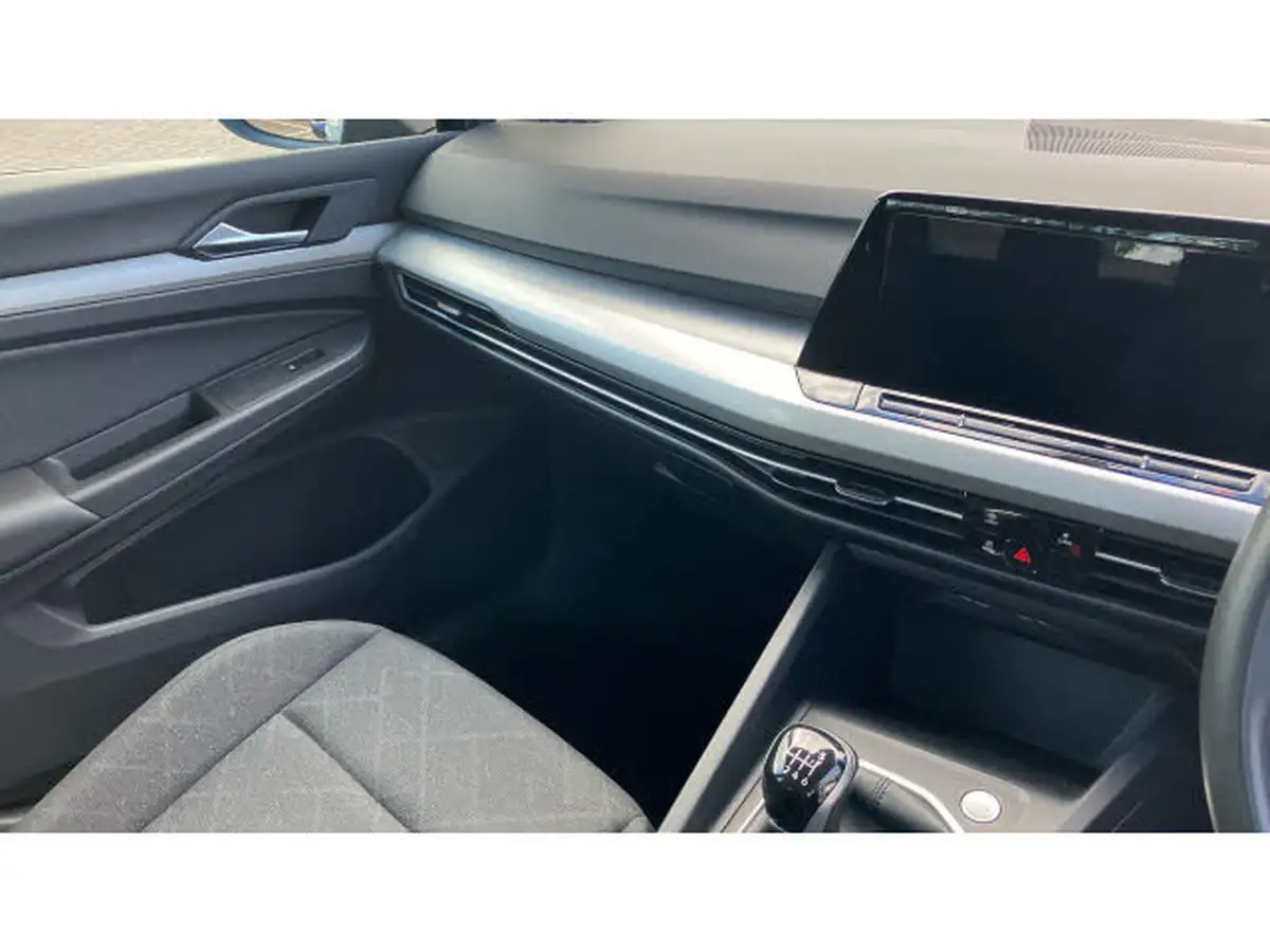 2022-volkswagen-golf-15-tsi-life-130ps-hatchback-big-13