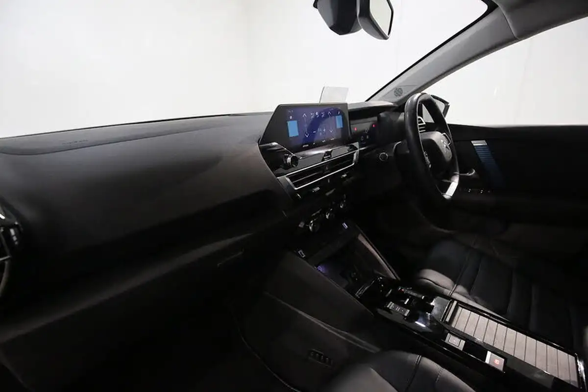 2022-citroen-c4-e-shine-plus-big-18