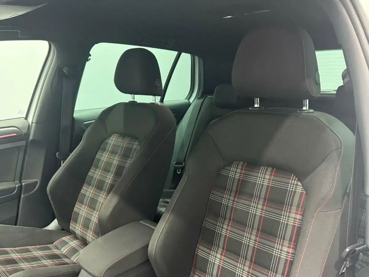 2018-volkswagen-golf-20-tsi-gti-5d-big-26
