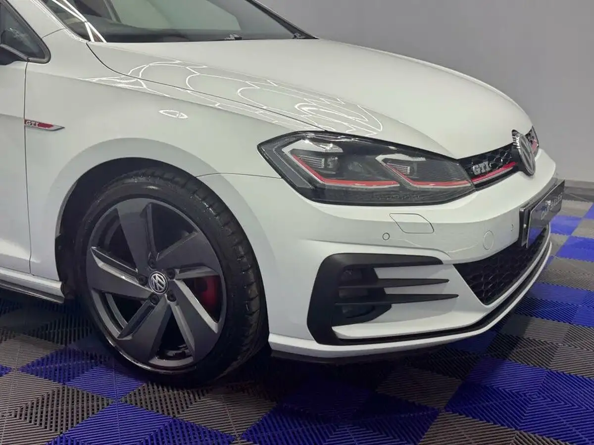 2018-volkswagen-golf-20-tsi-gti-5d-big-2