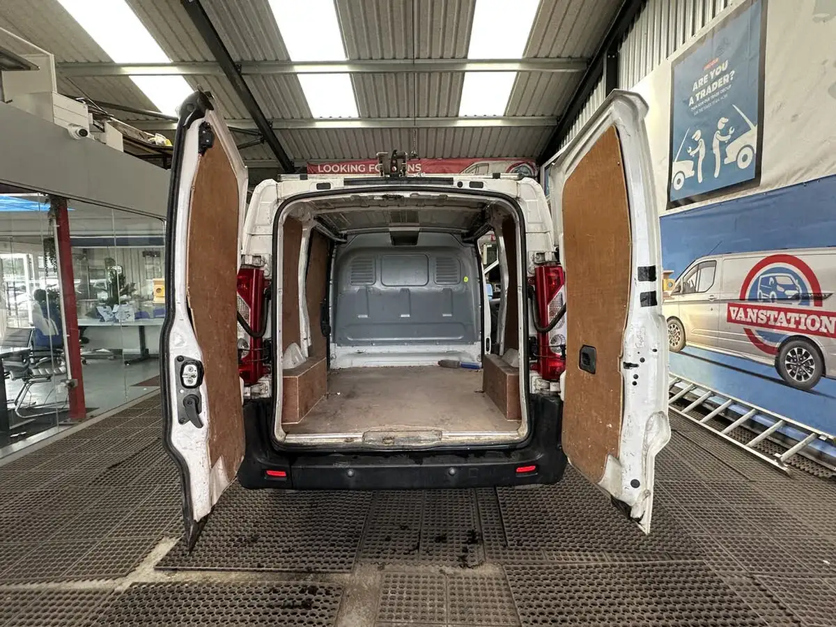 2015-citroen-dispatch-16td-enterprise-panel-big-21