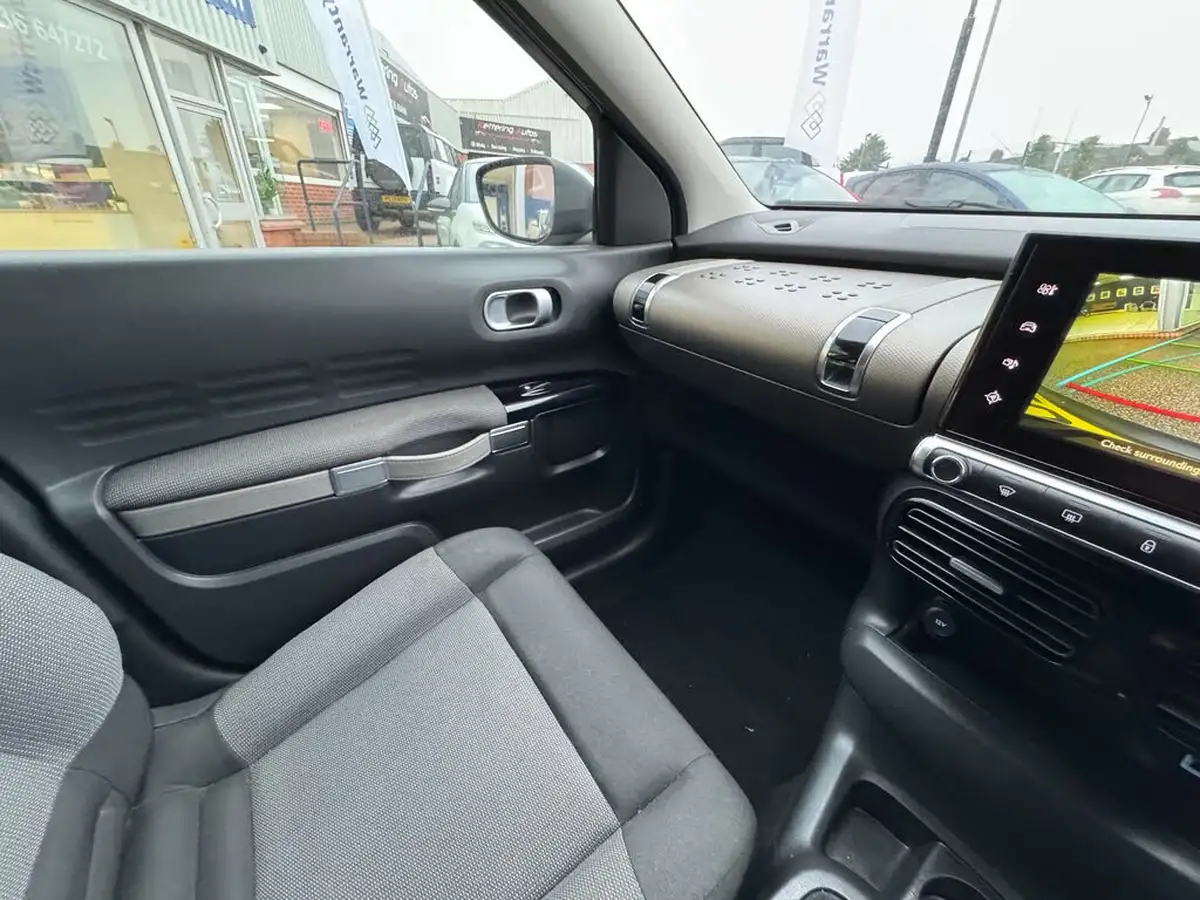 2015-citroen-c4-cactus-16bluehdi-flair-big-15