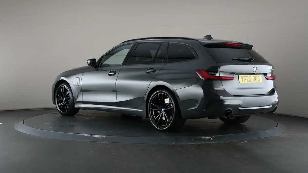 2022-bmw-3-series-20-330e-m-sport-pro-edition-touring-5d-big-65