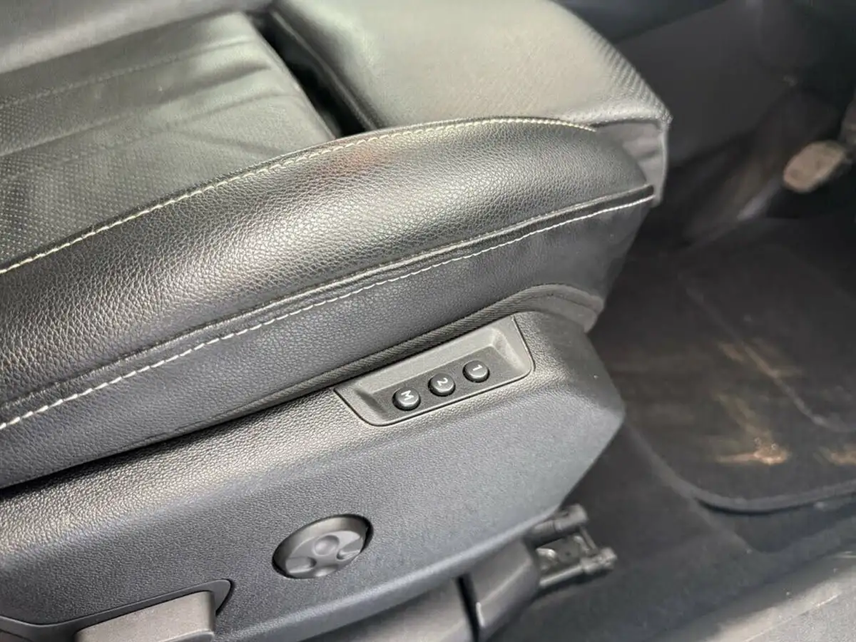 2019-vauxhall-grandland-x-12-elite-nav-big-29