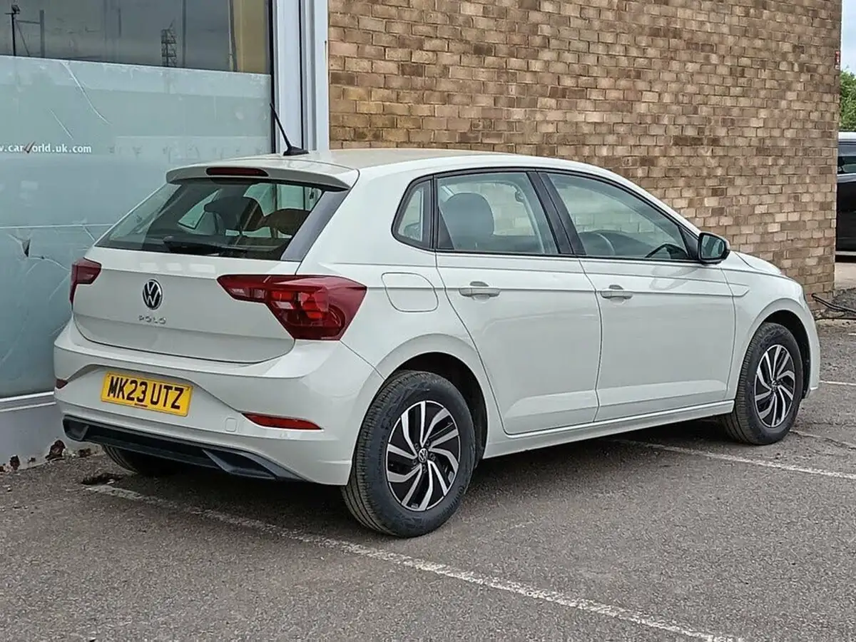 2023-volkswagen-polo-10-life-big-2