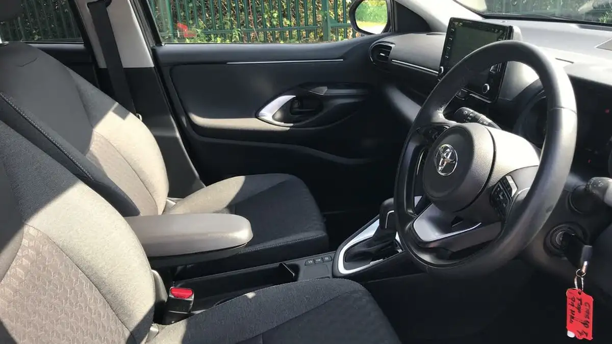 2023-toyota-yaris-15-vvt-i-design-big-10