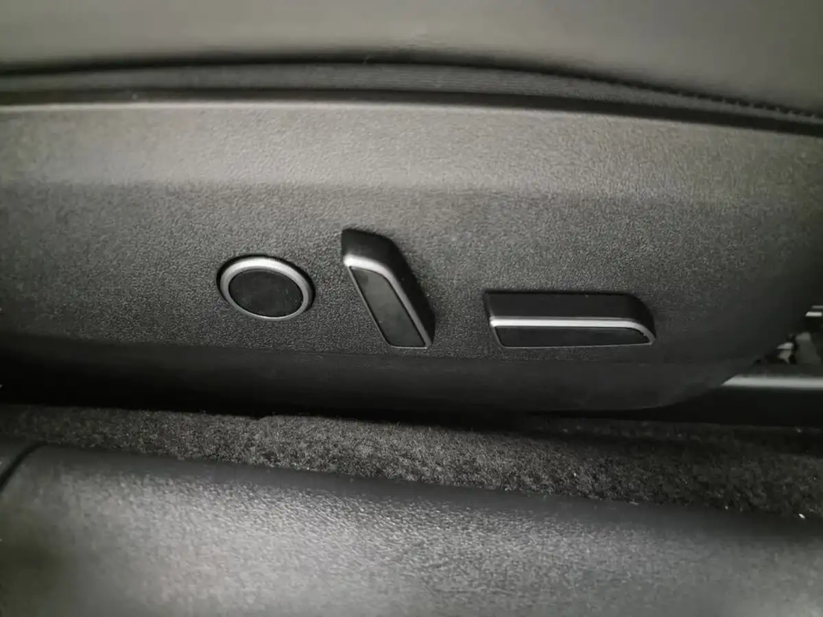 2022-tesla-model-3-e-performance-big-25