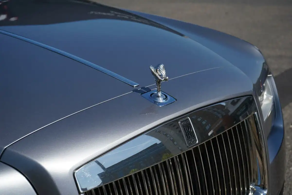 2011-rolls-royce-ghost-66-big-35