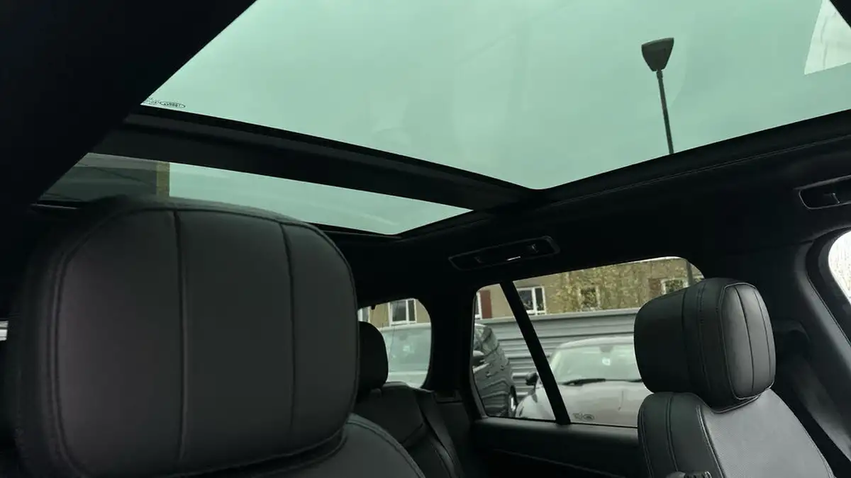 2023-land-rover-range-rover-30-d350-hse-big-27
