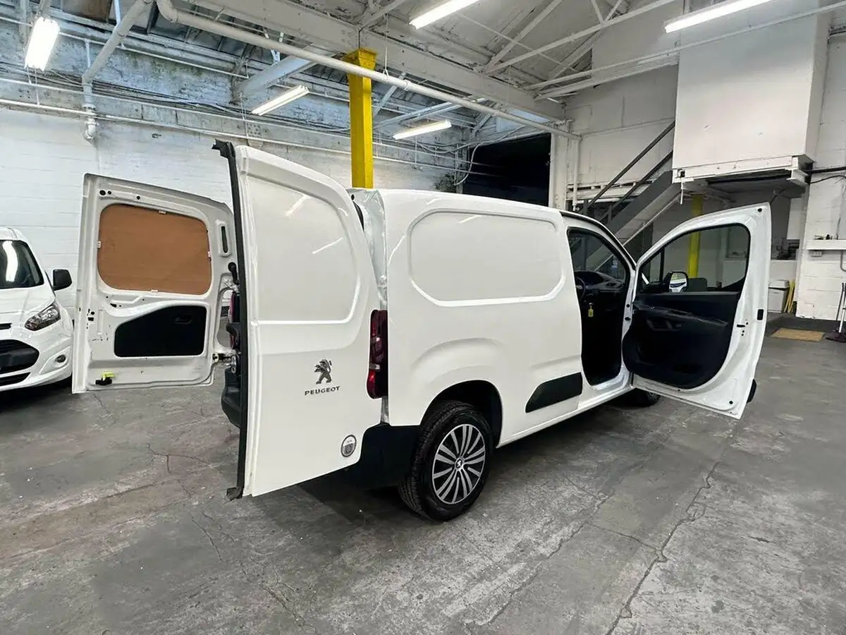 2019-peugeot-partner-15-bluehdi-1000-professional-100ps-eu6dt-panel-big-37