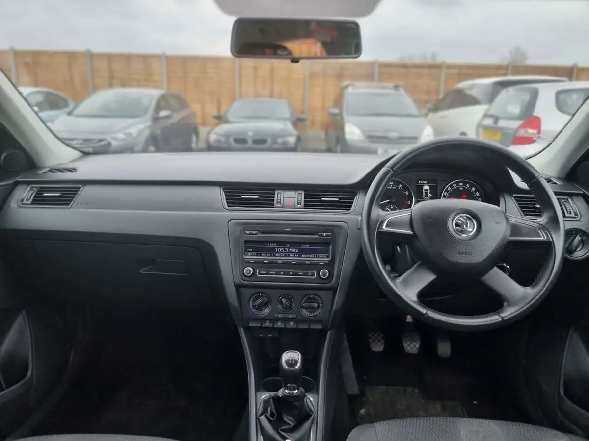 2013-skoda-rapid-12-se-86ps-big-10