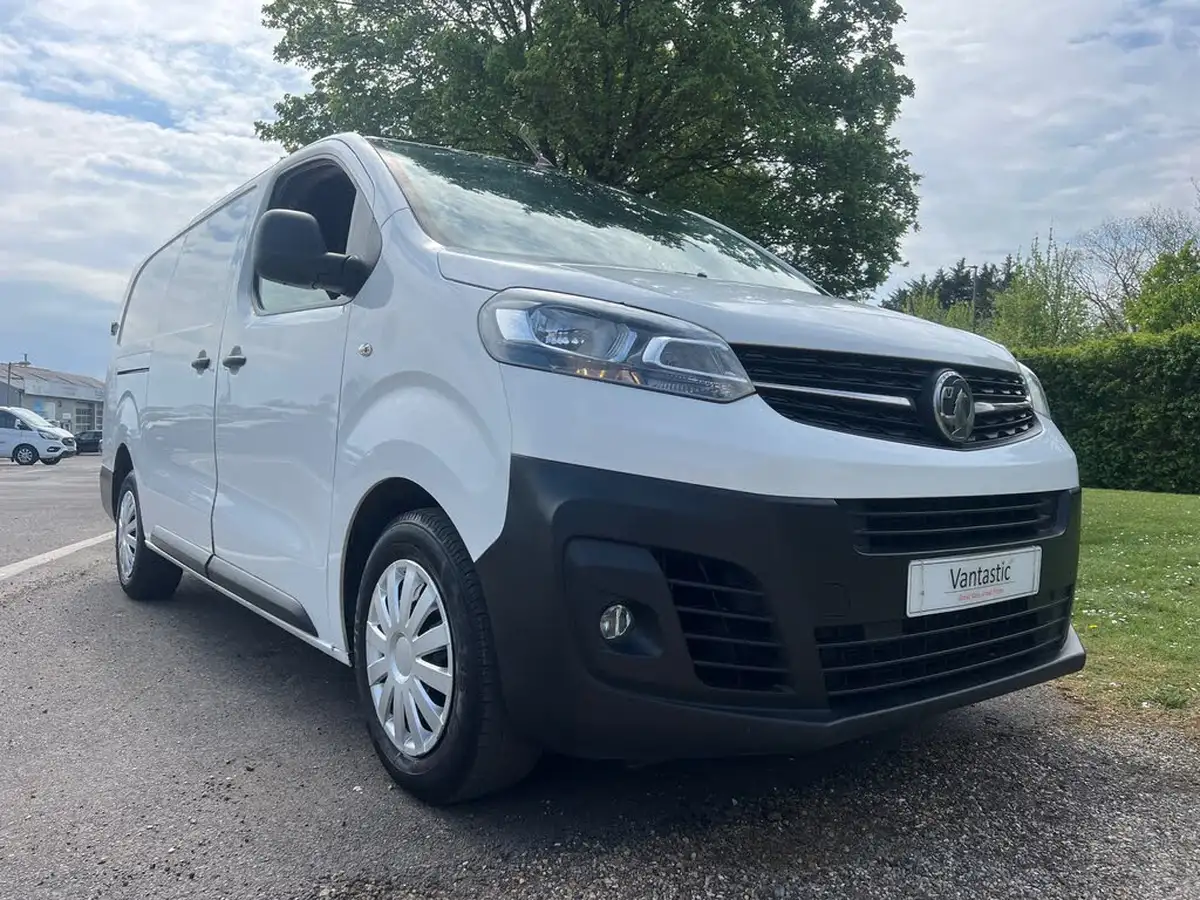 2019-vauxhall-vivaro-15td-2900-l2h1-dynamic-big-4