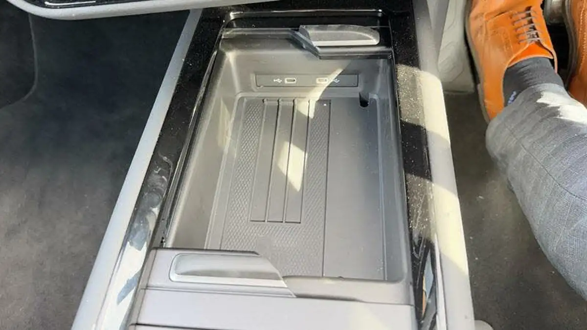2025-volkswagen-id7-e-pro-match-interior-pack-tourer-big-28
