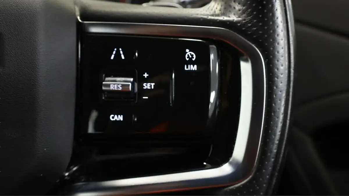 2021-land-rover-range-rover-evoque-20-d200-r-dynamic-s-big-22