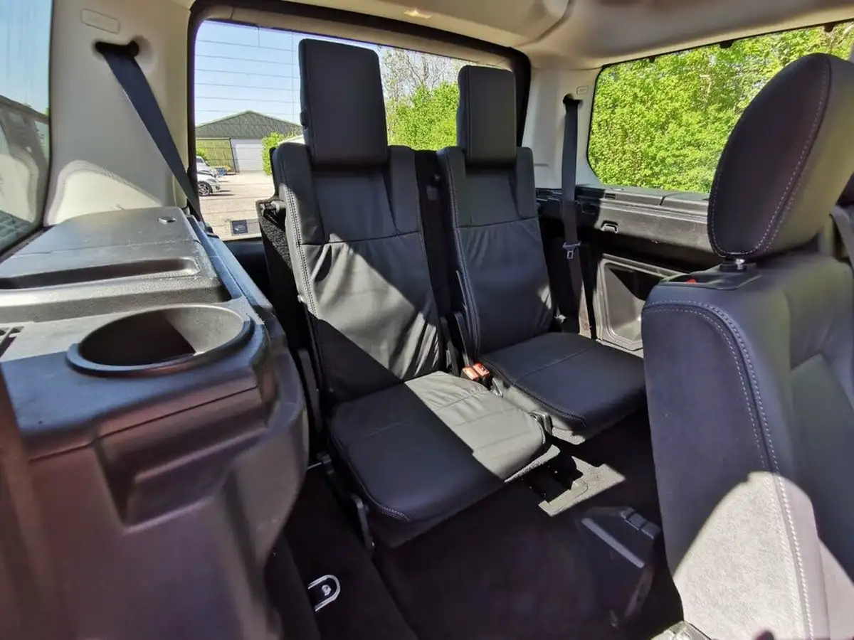 2015-land-rover-discovery-4-30-sd-v6-hse-big-37