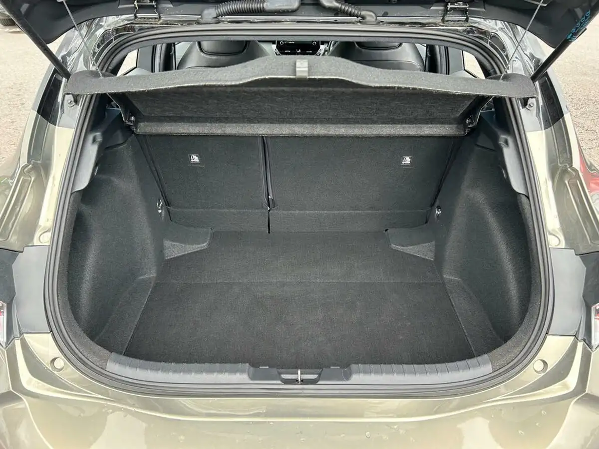 2019-toyota-corolla-18-vvt-i-excel-trk-hatchback-big-32