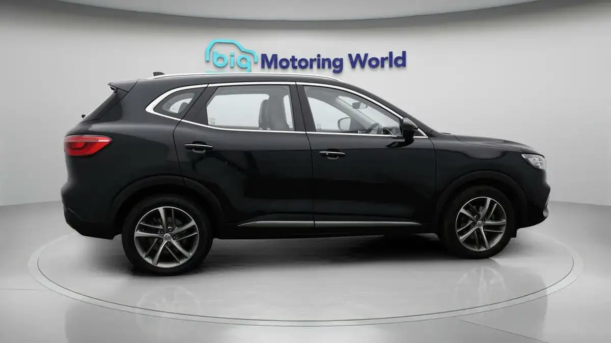 2022-mg-hs-15t-gdi-exclusive-162ps-big-8