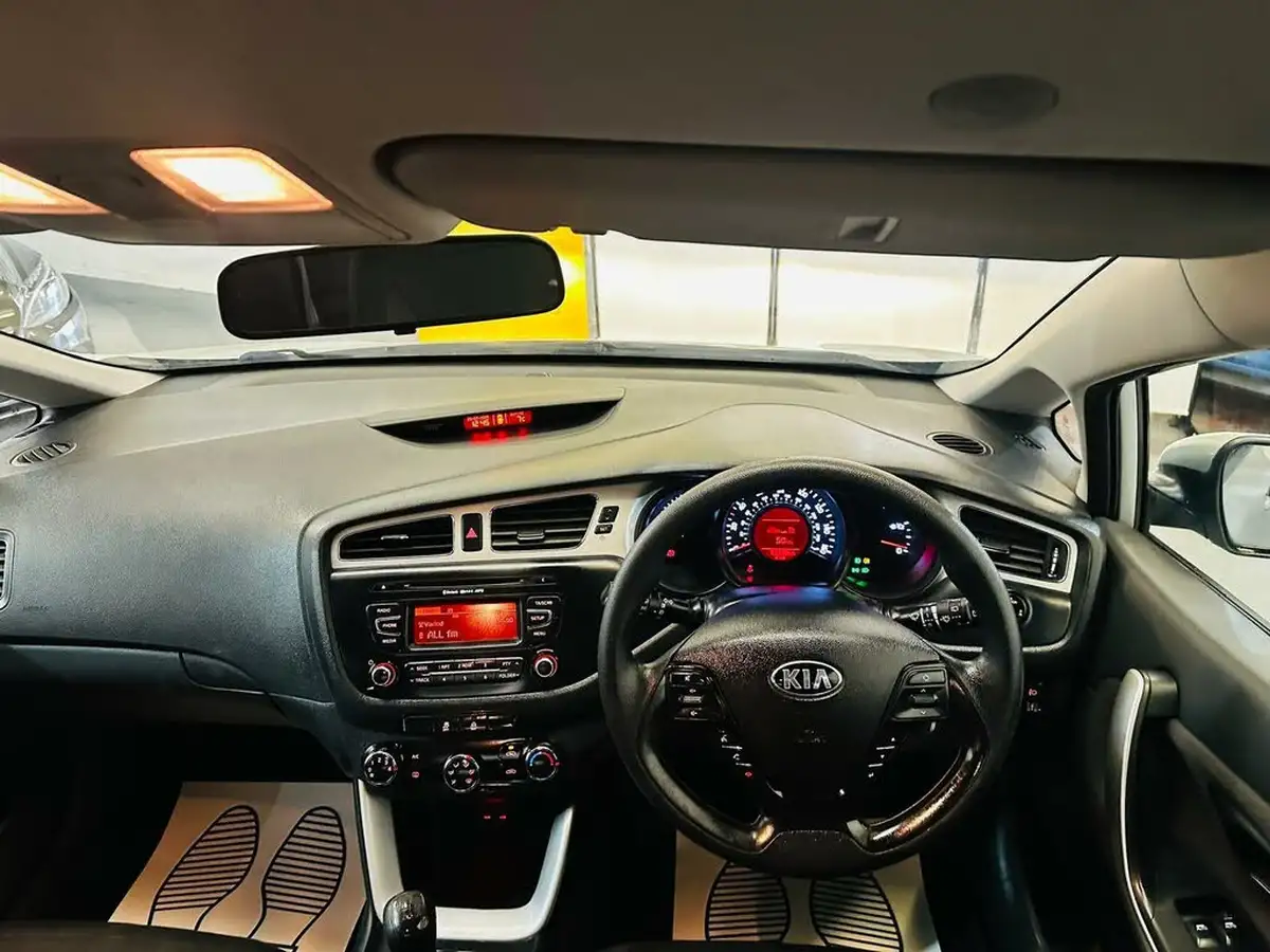 2012-kia-ceed-14-1-98bhp-big-31