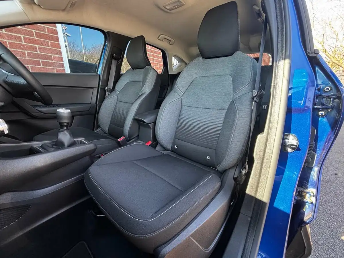 2020-renault-captur-10-tce-play-100bhp-big-11