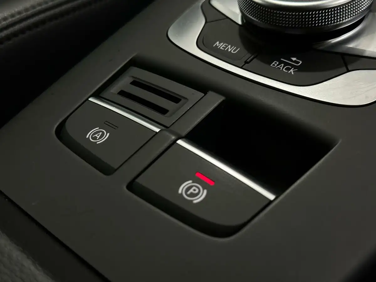 2020-audi-a3-14-40-e-tron-big-18