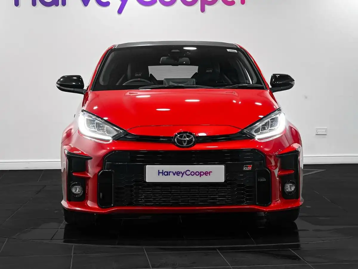 2022-toyota-yaris-16-gr-circuit-pack-big-15