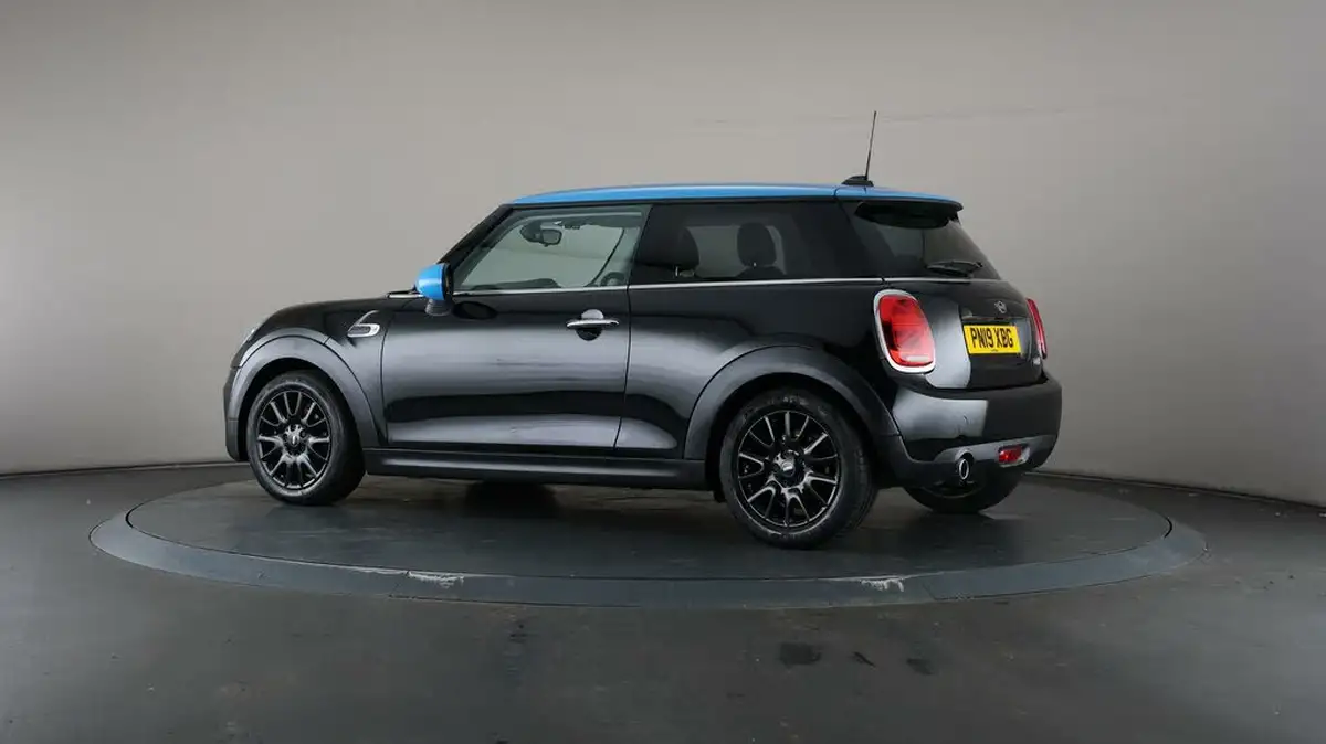 2019-mini-cooper-15-cooper-classic-hatchback-3d-big-64