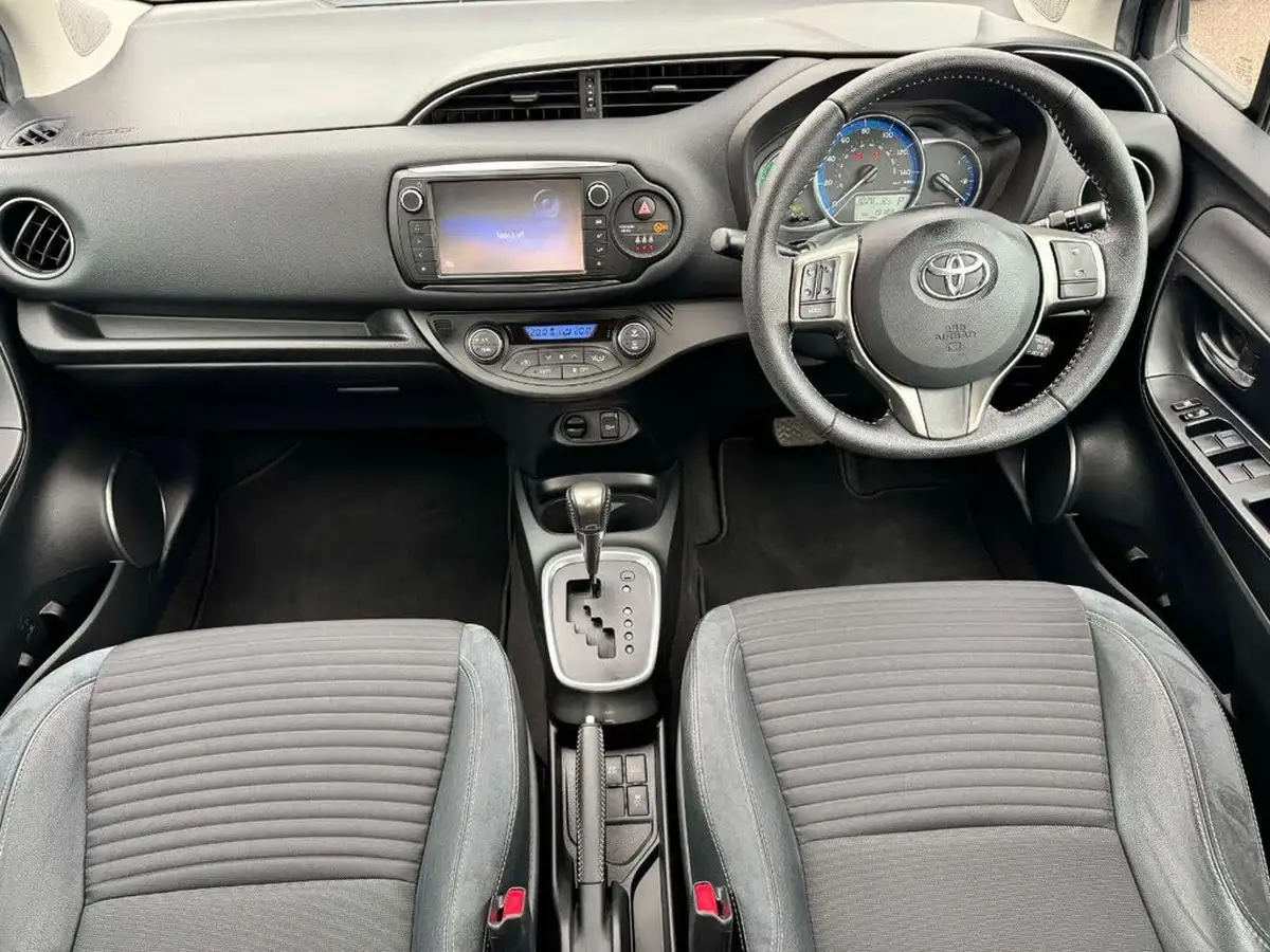2015-toyota-yaris-15-vvt-i-excel-hybrid-15in-big-12