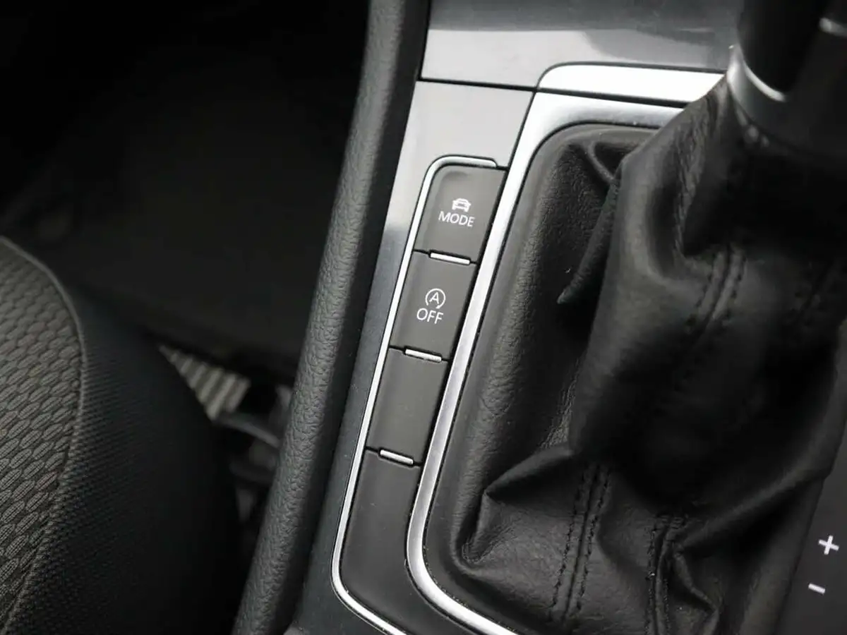 2019-volkswagen-golf-15-tsi-se-nav-130ps-hatchback-5d-dsg-big-20