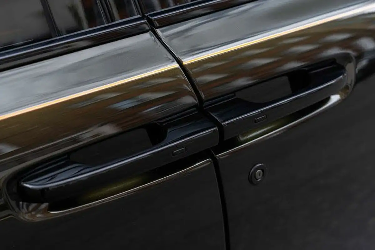 2024-rolls-royce-cullinan-675-black-badge-big-32