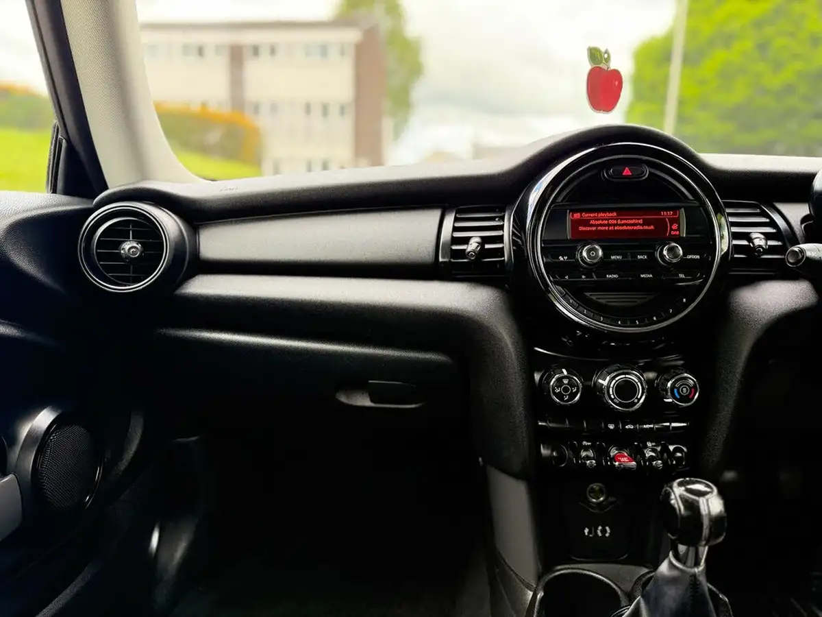 2015-mini-cooper-12-one-ss-3d-big-15