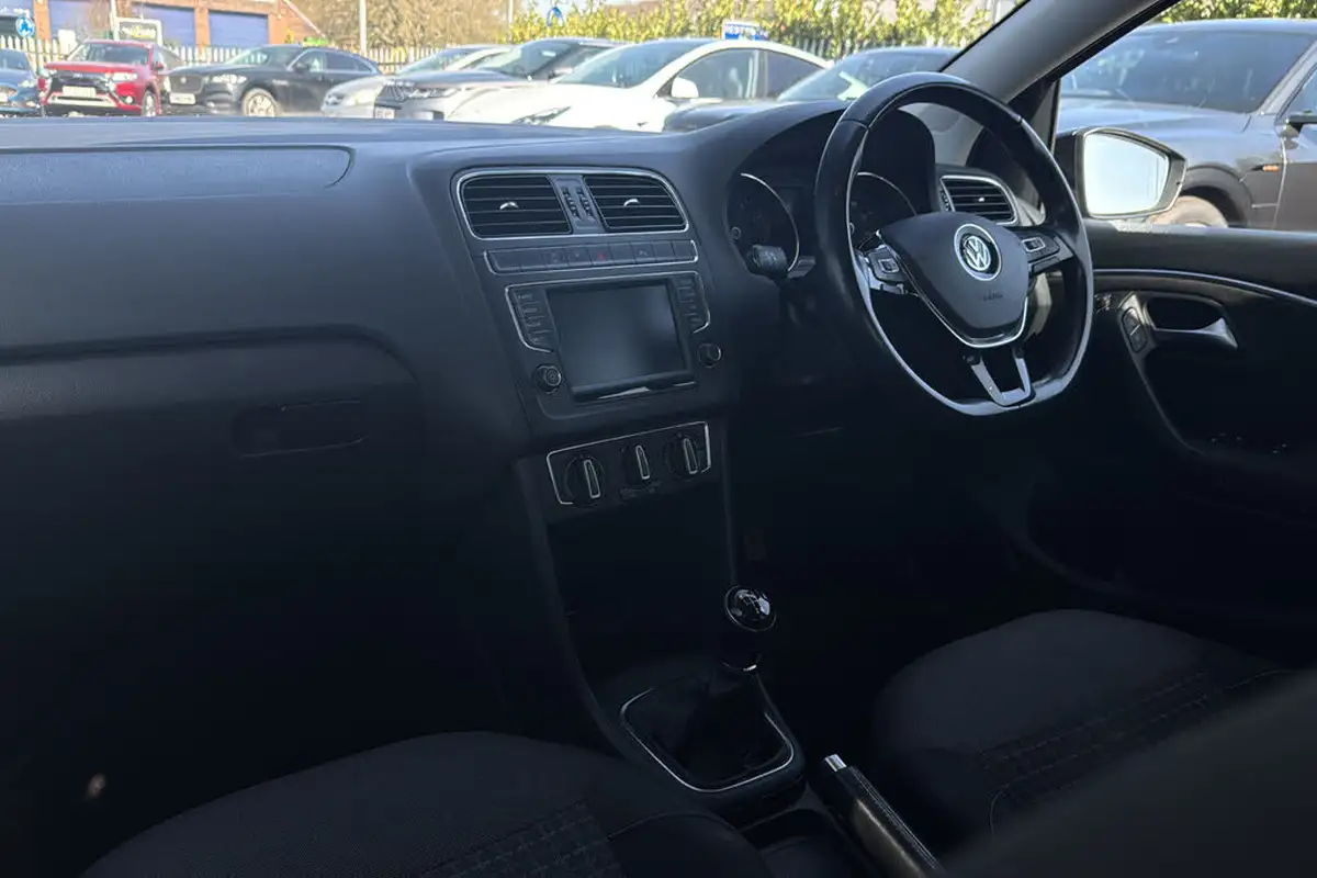 2016-volkswagen-polo-12-tsi-se-5d-big-9
