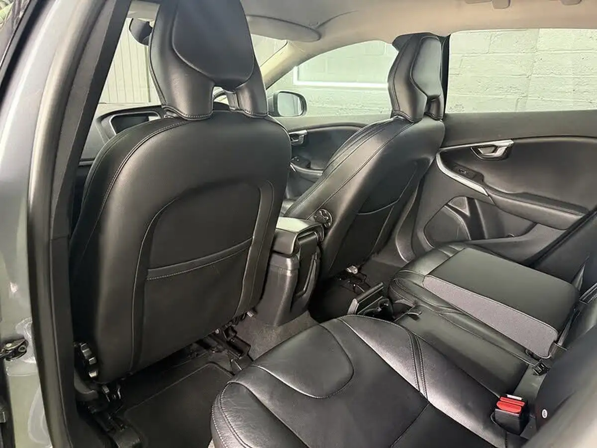 2016-volvo-v40-20td-d3-se-lux-big-37